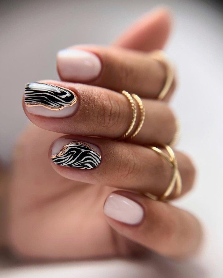 Zebra Stripes Nails Design