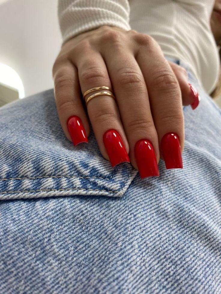 Classic red nails